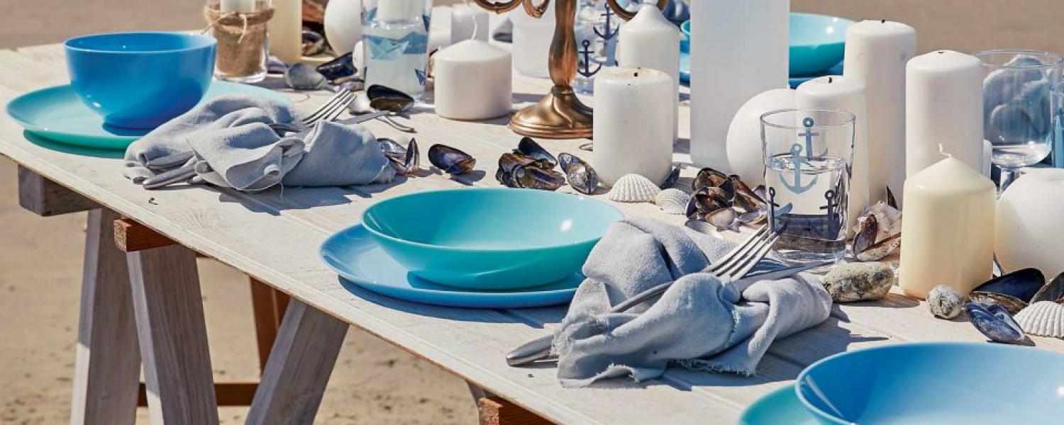 Блакитний посуд